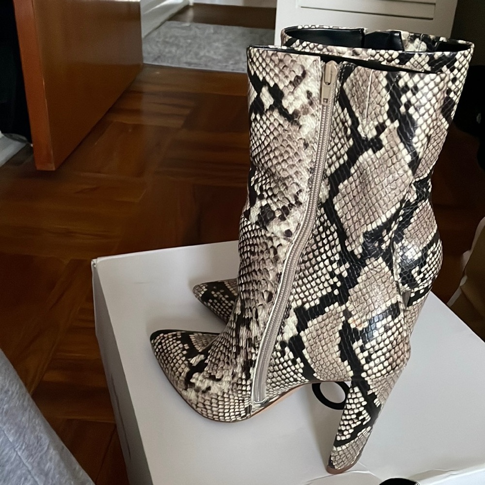 Faux Snakeskin Mid Calf Boot /decent condition / worn on bottom /size 8.5(ALDO)
